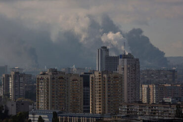 2022 10 10T110806Z 1020073234 RC2LXW9VNBXN RTRMADP 3 UKRAINE CRISIS KYIV BLASTS pic 32ratio 900x600 900x600 17916.jpg