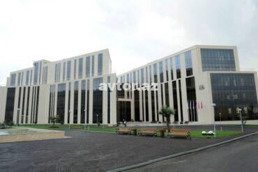 Lomonosov Universitetinin inzibati binasi 111.jpg