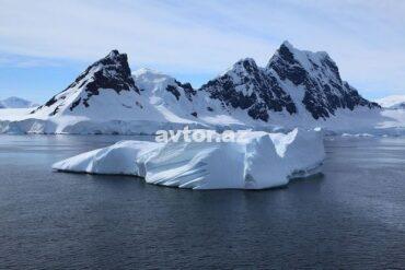 Iceberg In The Gerlache Strait Antarctica 6295918548.jpg