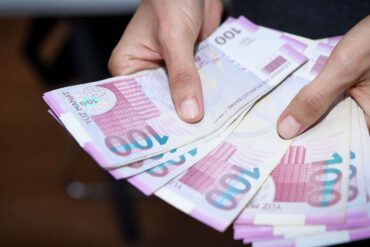 Manat.jpg