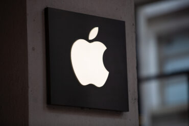 Apple logo getty scaled.jpg