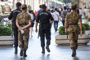 Polis.jpg