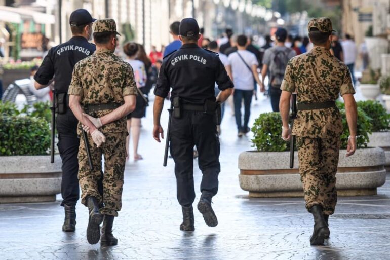 Polis.jpg