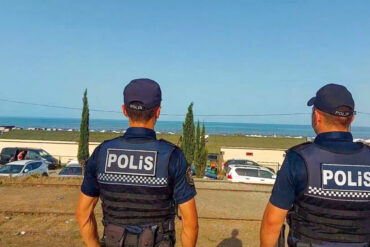 Polis.jpg