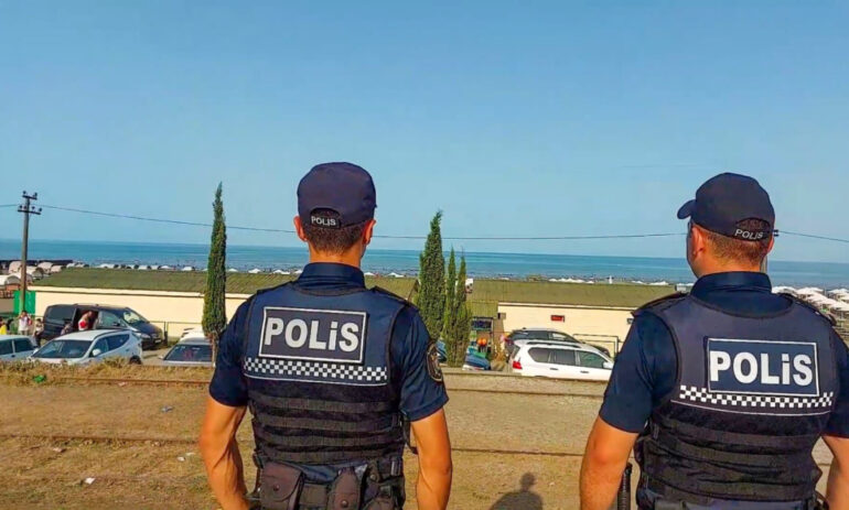 Polis.jpg
