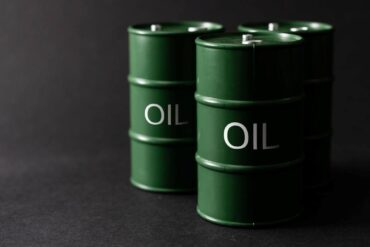 Bitcoin continues its recovery as oil prices ease further