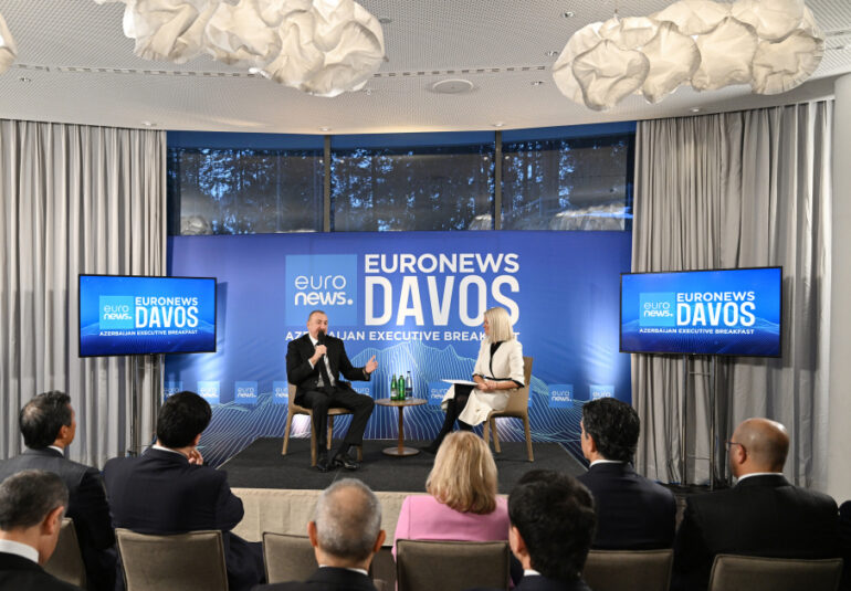 Davos1 1
